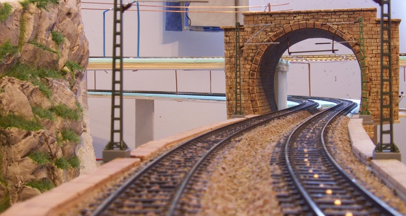 Viadukt mit Tunnelportal