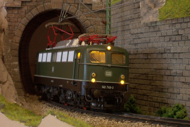 140 mit Dreilichtspitzensignal